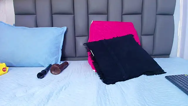 melany roberts  online show from April 2026 03:08:01 AM