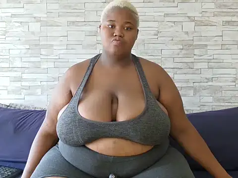 Snapshot of BustyBmw chatting on February 2026 10:28:02 AM BustyBmw online show from February 2026 10:28:02 AM