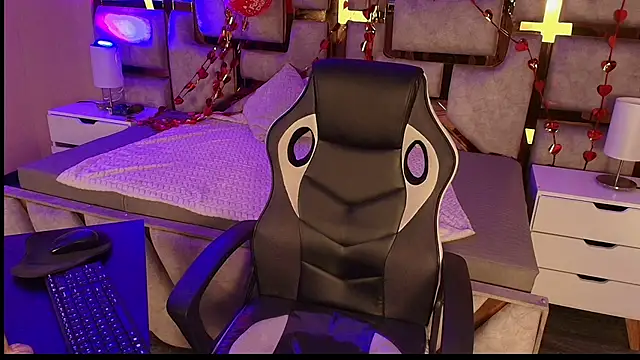 Snapshot of cristal__violetaa chatting on February 2026 04:25:01 AM cristal violetaa online show from February 2026 04:25:01 AM