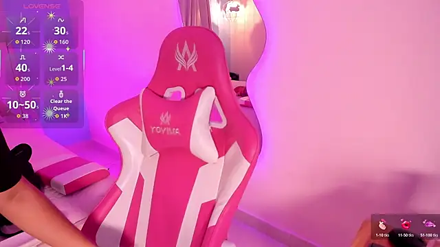 Snapshot of LOU_22_ chatting on April 2026 11:47:02 AM LOU 22 online show from April 2026 11:47:02 AM