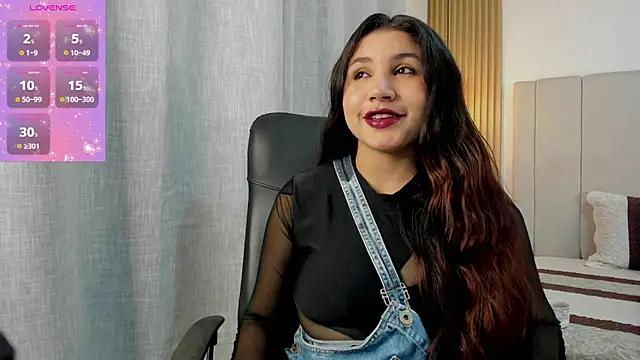 Snapshot of Victoria_Rosee chatting on April 2026 12:53:02 PM Victoria Rosee online show from April 2026 12:53:02 PM