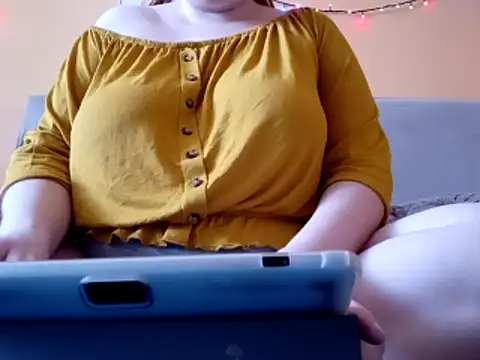 Snapshot of trixye21 chatting on February 2026 01:12:01 PM trixye21 online show from February 2026 01:12:01 PM