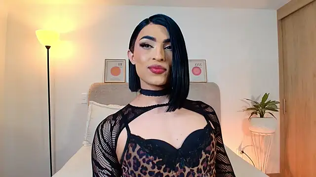 KarolPortellaa online show from April 2026 12:01:01 PM