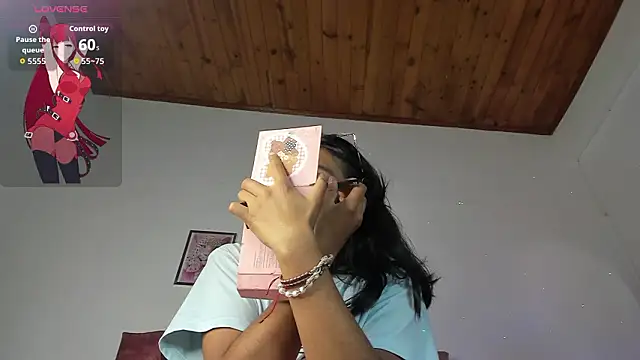 luna velveth online show from March 2026 01:14:01 AM