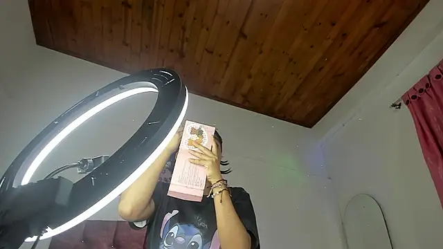 Snapshot of luna_velveth chatting on February 2026 01:40:01 AM luna velveth online show from February 2026 01:40:01 AM