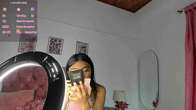 luna velveth online show from April 2026 11:46:02 AM