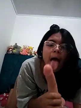 luna velveth online show from March 2026 05:28:02 PM