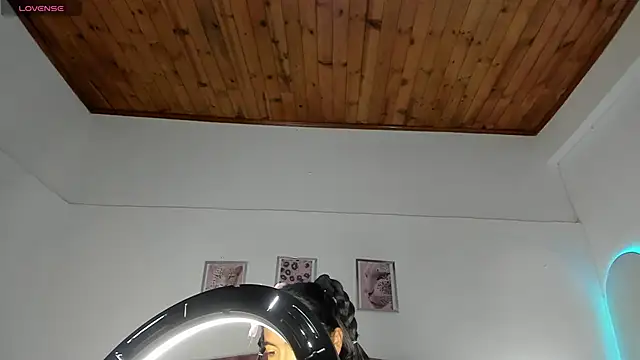 luna velveth online show from April 2026 10:38:02 AM