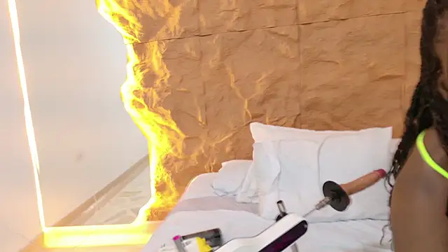 Snapshot of Nahomi_Williams_ chatting on April 2026 12:45:01 PM Nahomi Williams online show from April 2026 12:45:01 PM