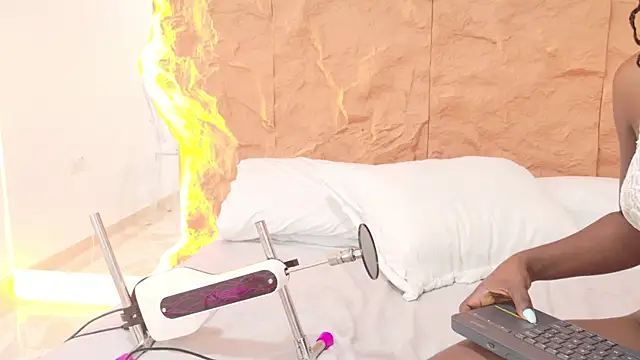 Snapshot of Nahomi_Williams_ chatting on April 2026 12:23:01 PM Nahomi Williams online show from April 2026 12:23:01 PM