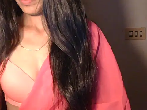 Snapshot of Qute_flora chatting on May 2026 05:53:02 PM Qute flora online show from May 2026 05:53:02 PM