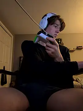 CollegeBull19 online show from April 2026 08:21:02 AM