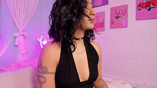 Cleo Foxx online show from April 2026 11:47:01 AM