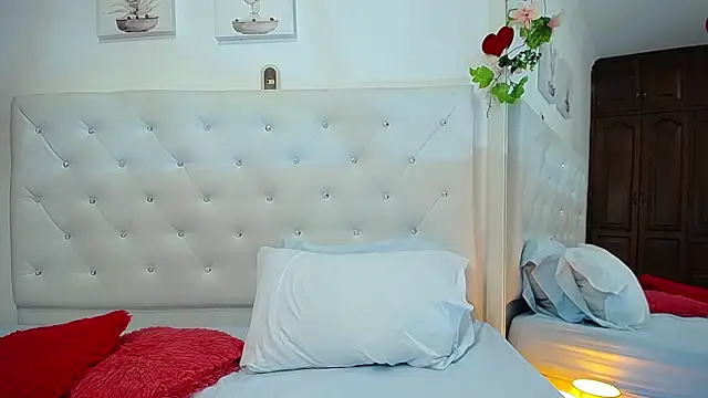 Snapshot of honeybliss_ chatting on February 2026 09:25:02 PM honeybliss online show from February 2026 09:25:02 PM