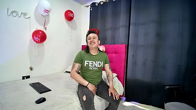 Snapshot of ZOEYJUAN_95 chatting on February 2026 08:09:01 PM ZOEYJUAN 95 online show from February 2026 08:09:01 PM