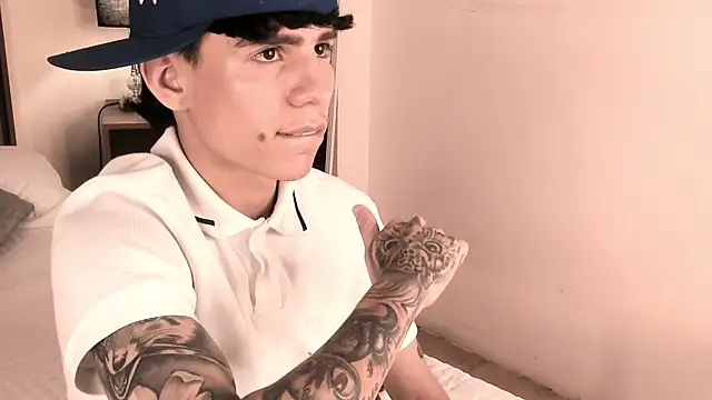 Snapshot of Angel_eros_ chatting on March 2026 05:19:01 AM Angel eros online show from March 2026 05:19:01 AM