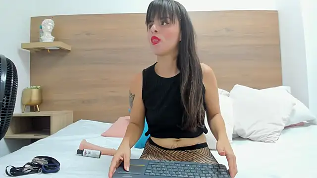 luz-miiaa online show from February 2026 12:02:02 PM