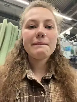 Snapshot of AsynaYuuki chatting on March 2026 04:18:02 PM AsynaYuuki online show from March 2026 04:18:02 PM