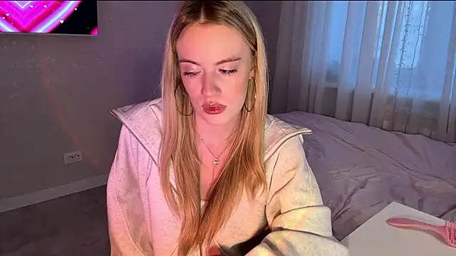 Between Eeys online show from March 2026 03:06:01 PM