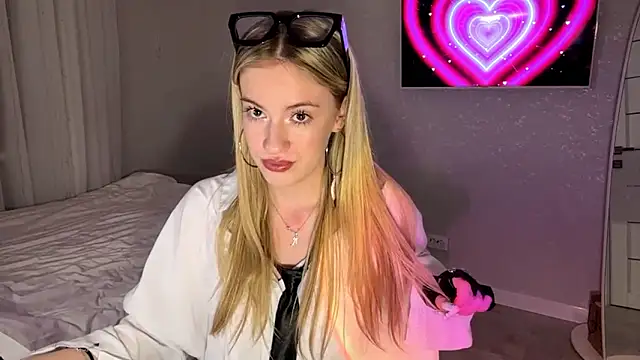 Between Eeys online show from February 2026 03:34:01 PM