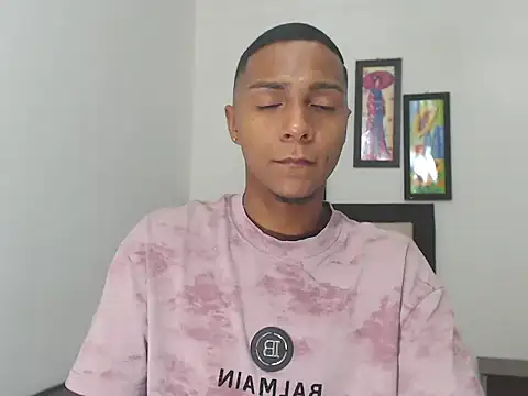 Snapshot of hotboyluxe chatting on February 2026 03:40:02 AM hotboyluxe online show from February 2026 03:40:02 AM