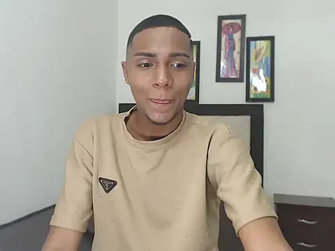 Snapshot of hotboyluxe chatting on February 2026 02:45:02 AM hotboyluxe online show from February 2026 02:45:02 AM