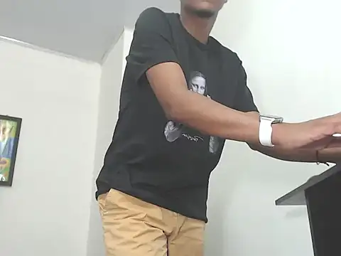 Snapshot of hotboyluxe chatting on February 2026 04:18:02 PM hotboyluxe online show from February 2026 04:18:02 PM