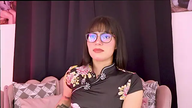 dakotacollins  online show from May 2026 01:53:02 AM