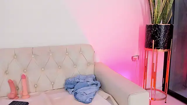 Snapshot of liorah_wolf chatting on February 2026 09:03:01 PM liorah wolf online show from February 2026 09:03:01 PM