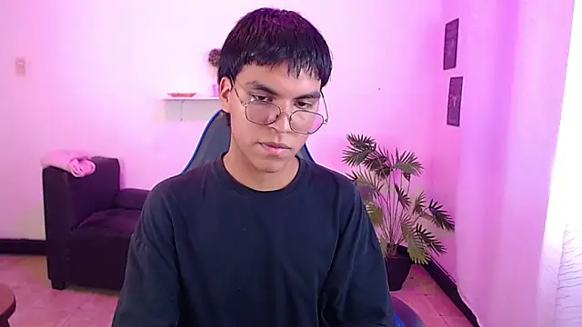 Maecum18 online show from April 2026 10:14:01 PM