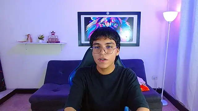 Maecum18 online show from May 2026 09:18:01 PM