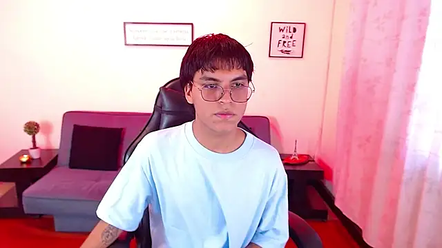 Maecum18 online show from May 2026 09:22:02 PM