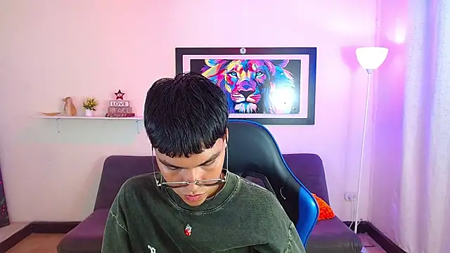 Maecum18 online show from May 2026 09:10:02 PM