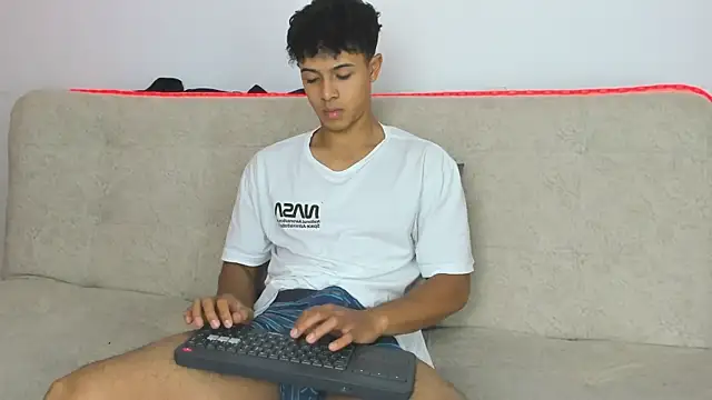  Alex Colton online show from April 2026 10:21:02 PM