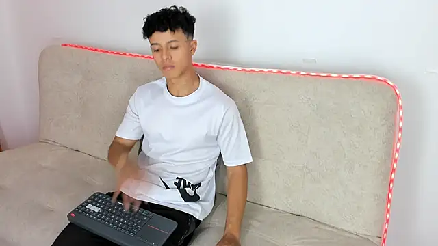  Alex Colton online show from May 2026 10:41:02 PM