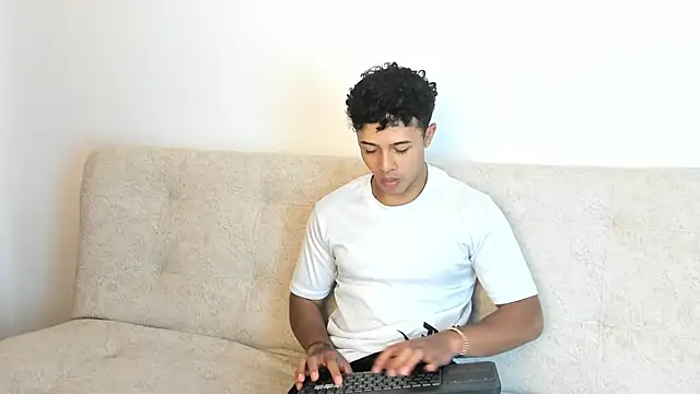 Snapshot of _Alex_Colton chatting on February 2026 10:10:02 PM Alex Colton online show from February 2026 10:10:02 PM