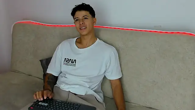 Snapshot of _Alex_Colton chatting on July 2026 09:50:02 PM Alex Colton online show from July 2026 09:50:02 PM