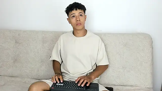 Snapshot of _Alex_Colton chatting on February 2026 10:18:02 PM Alex Colton online show from February 2026 10:18:02 PM