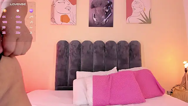 aura vega online show from April 2026 07:07:01 PM