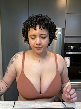 Snapshot of BabyChanntal chatting on February 2026 12:57:02 PM BabyChanntal online show from February 2026 12:57:02 PM