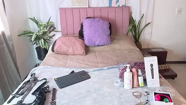 Petite pepper online show from June 2026 07:55:01 PM