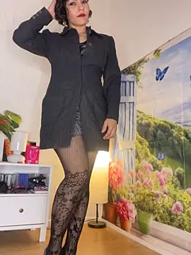 eva luz online show from April 2026 12:10:02 PM