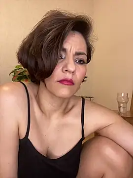 eva luz online show from February 2026 11:35:02 PM