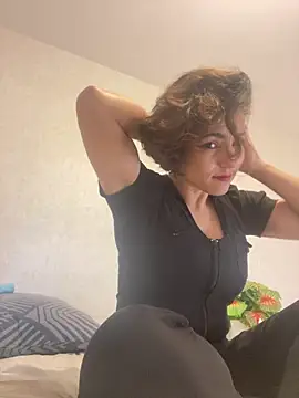 eva luz online show from March 2026 12:35:02 PM