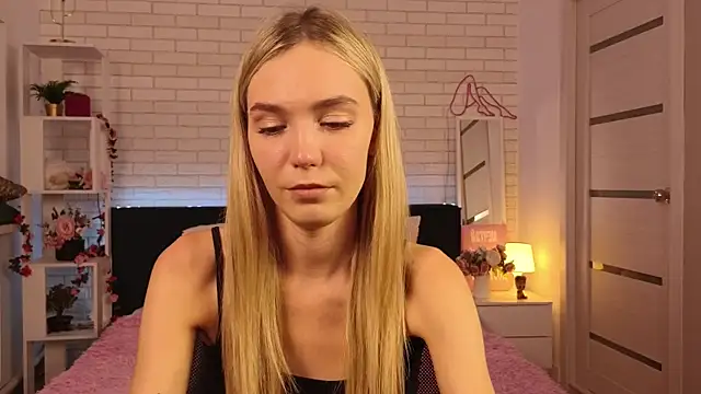 NikkiRyx online show from July 2026 07:47:02 PM