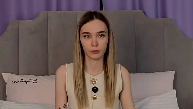 NikkiRyx online show from May 2026 08:00:02 PM