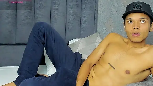 Alejandroo Montenegro online show from March 2026 12:25:01 AM