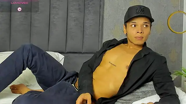 Alejandroo Montenegro online show from March 2026 09:30:01 PM