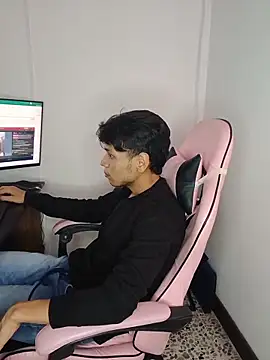 Alejandroo Montenegro online show from June 2026 09:37:02 PM