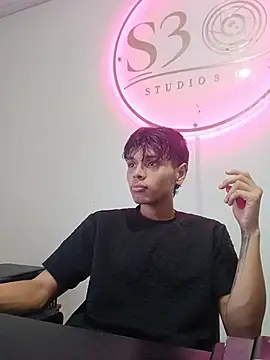 Alejandroo Montenegro online show from April 2026 10:43:02 PM